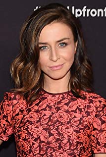 How tall is Caterina Scorsone?